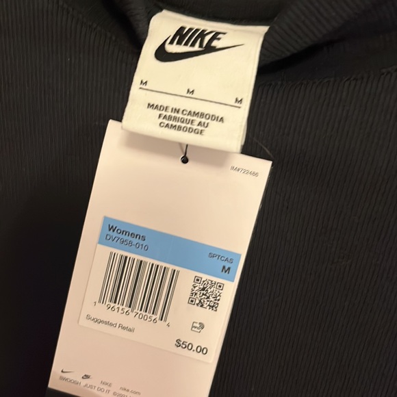 Women’s Nike Crop Top NWT - Picture 2 of 5